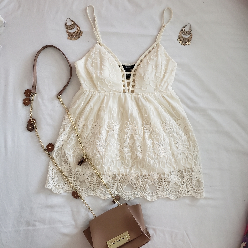 White lace embroidered bohemian tank top